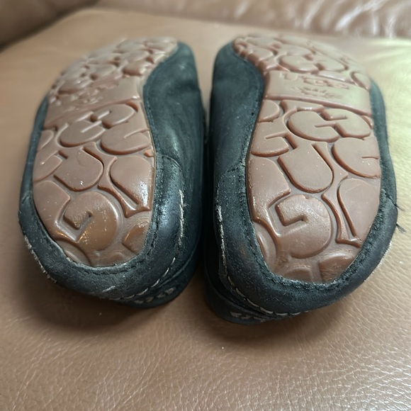 Used black UGG slippers, size 6 - Picture 6 of 8
